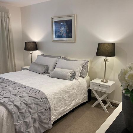Maison Blue - Chic Garden Apartment Нейпир Экстерьер фото